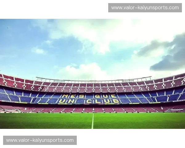 梦剧场与诺坎普的史诗对垒：当红魔遇见红蓝，那不只是足球